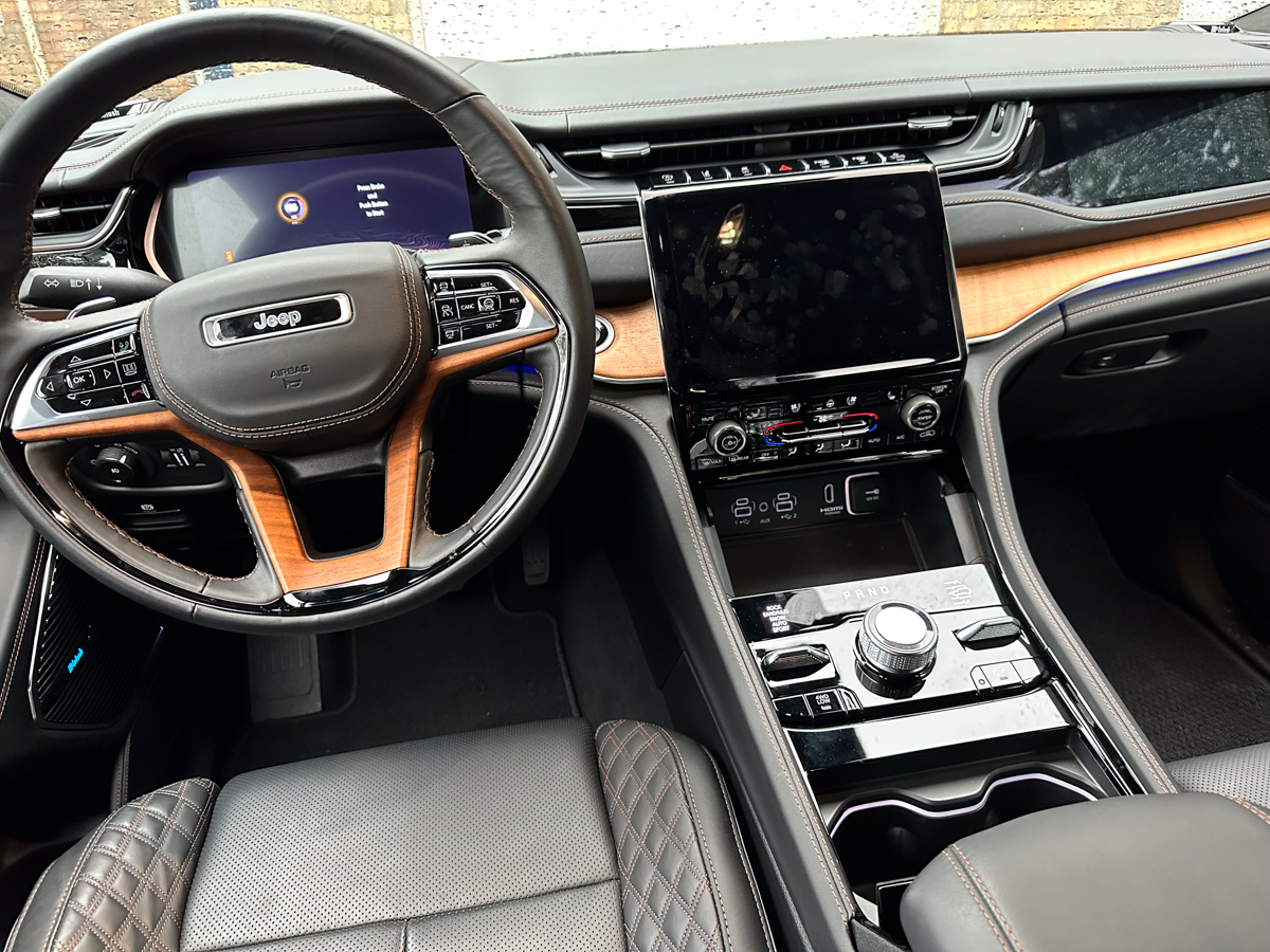 2023 Jeep Grand Cherokee L Interior