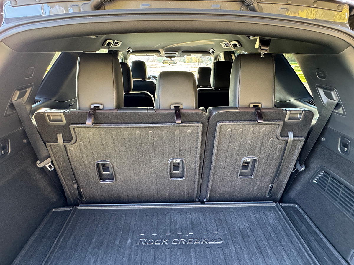 2024 Nissan Pathfinder Rock Creek Has A 3Rd And Trunk Space.