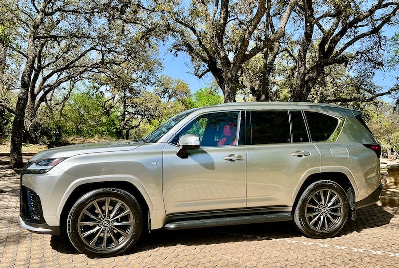 A Look At The Side View Of The Lexus Lx 600 Shows Its Classic Suv Size And Shape