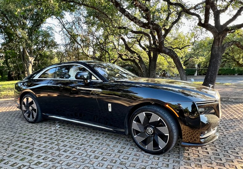 A Side View Of The Rolls-Royce Spectre