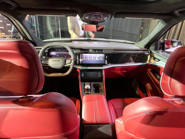 A View Of The Front Seat In The Jeep Wagoneer S