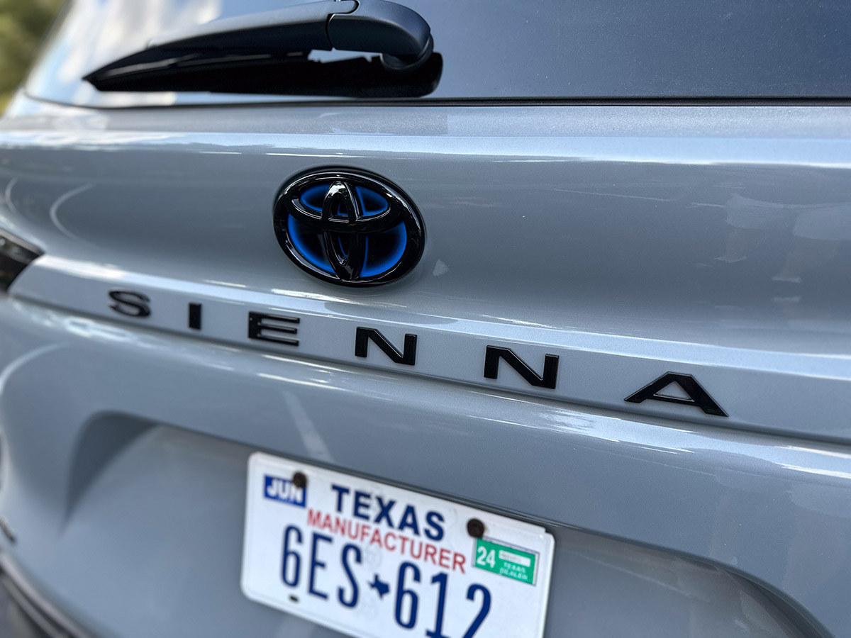 A Girls Guide To Cars | A Mom'S Take On Why The Toyota Sienna Minivan Is So Popular - Back 2 Toyota Sienna Woodland Edition Holli Fourniquet