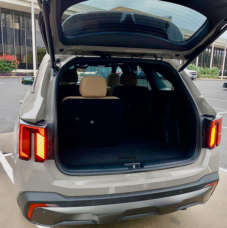 Cargo Space Kia Sorento X-Pro