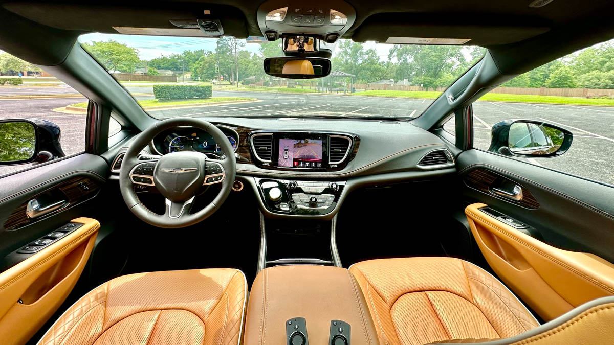 A View Of The Front Cabin In The Chrysler Pacifica Ehybrid Pinnacle