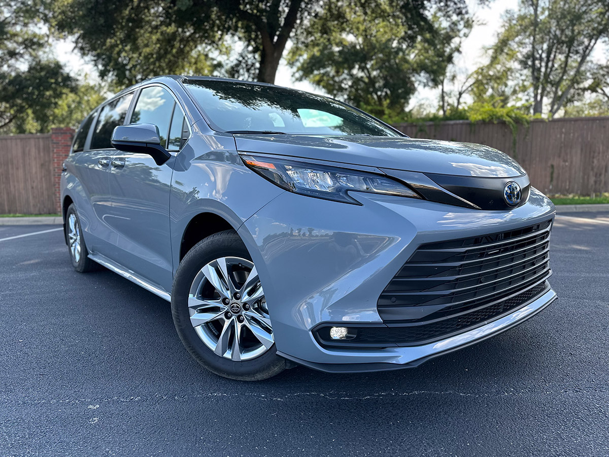 A Girls Guide To Cars | A Mom'S Take On Why The Toyota Sienna Minivan Is So Popular - Front 1 Toyota Sienna Woodland Edition Holli Fourniquet