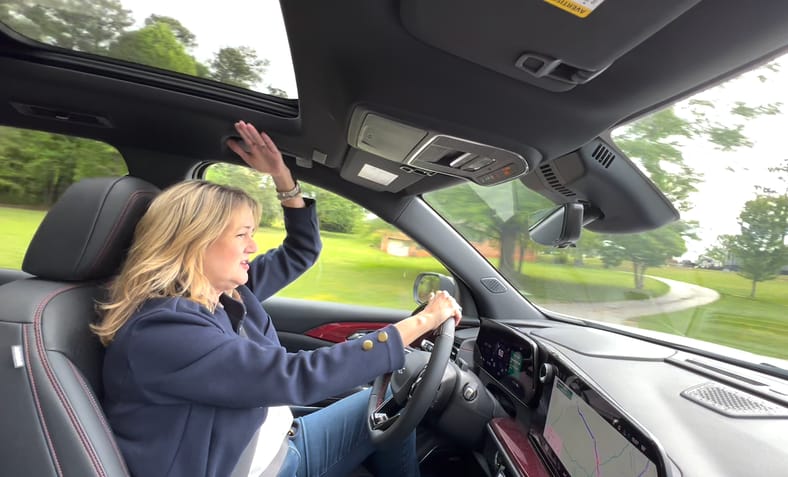 Head Room In The Front Seat Of The 2024 Chevrolet Traverse