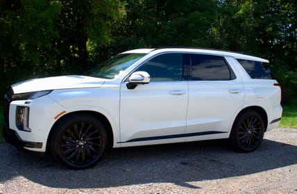 Side View Of The 2024 Hyundai Palisade Calligraphy Night Edition