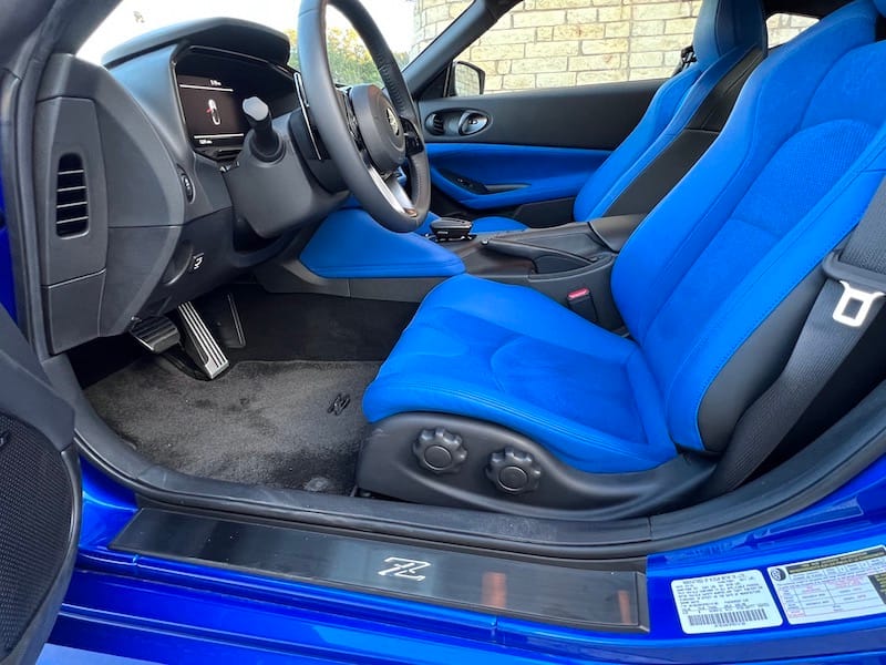 The Nissan Z'S Interior With Partially Manual Seat Settings