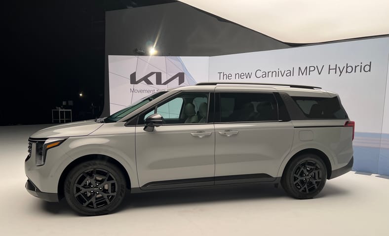 The 2025 Kia Carnival Hybrid