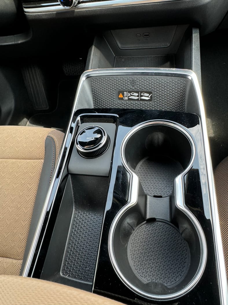 The Center Console With One Of Four Dials, This One For The Drive Mode Selector In The 2025 Chevrolet Equinox