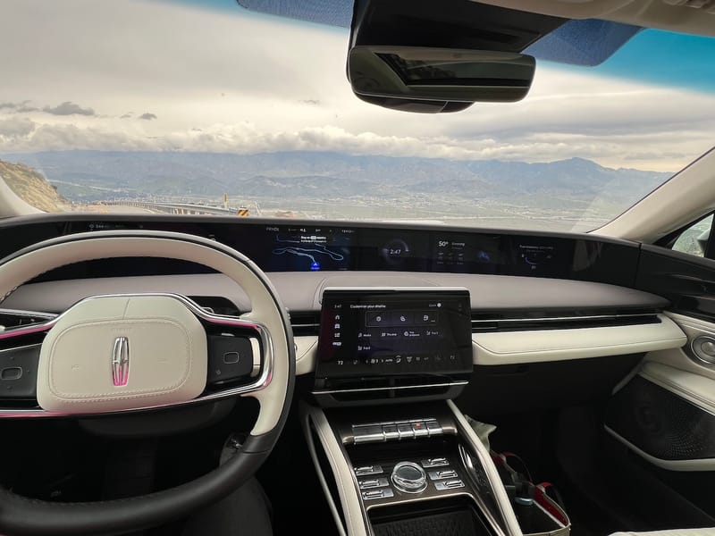 The Coast To Coast Screen In The 2024 Lincoln Nautilus Luxury Car