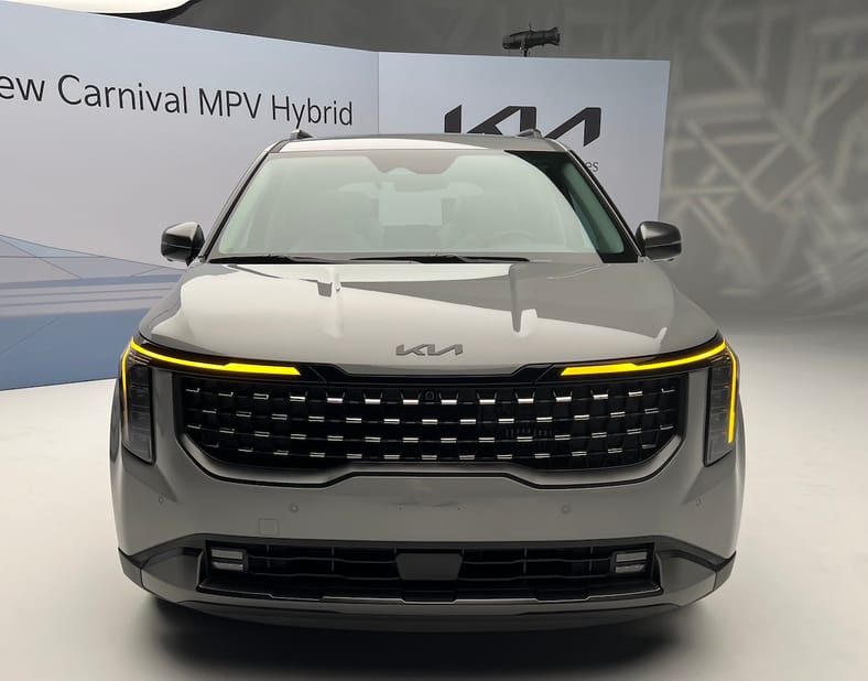 The Front End Of The 2025 Kia Carnival