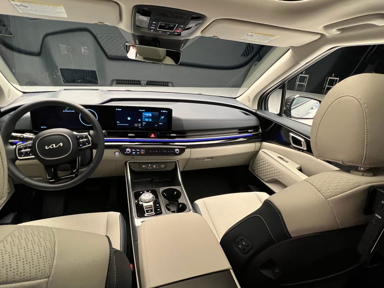 The Front Seat In The 2025 Kia Carnival Hybrid