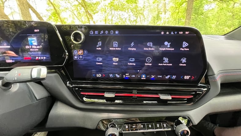 The Multimedia Touch Screen In The Chevrolet Silverado Ev Driver Tracking